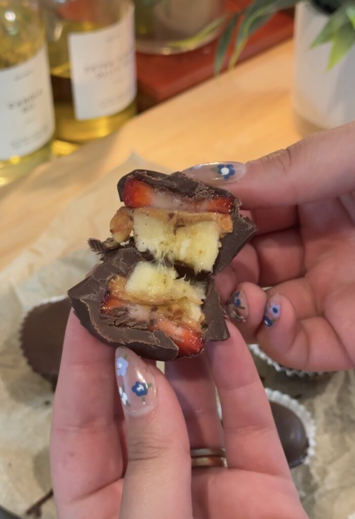 Frozen Peanut Butter Chocolate Banana Bites with Strawberry